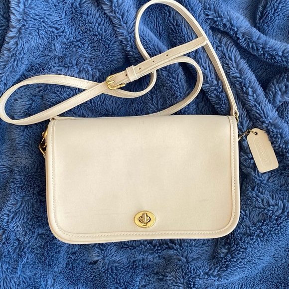 Authentic Vintage Coach Pocket Bag in Bone 9755 - Picture 2 of 16